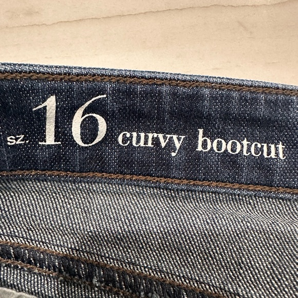 Loft Original Curvy Bootcut Blue Jeans Mid-Rise EUC 16 - Picture 5 of 11